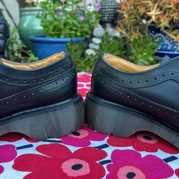 🏴󠁧󠁢󠁥󠁮󠁧󠁿 Vintage Dr. Martens Platform MIE Brogue Black Wingtip Oxfords UK 7